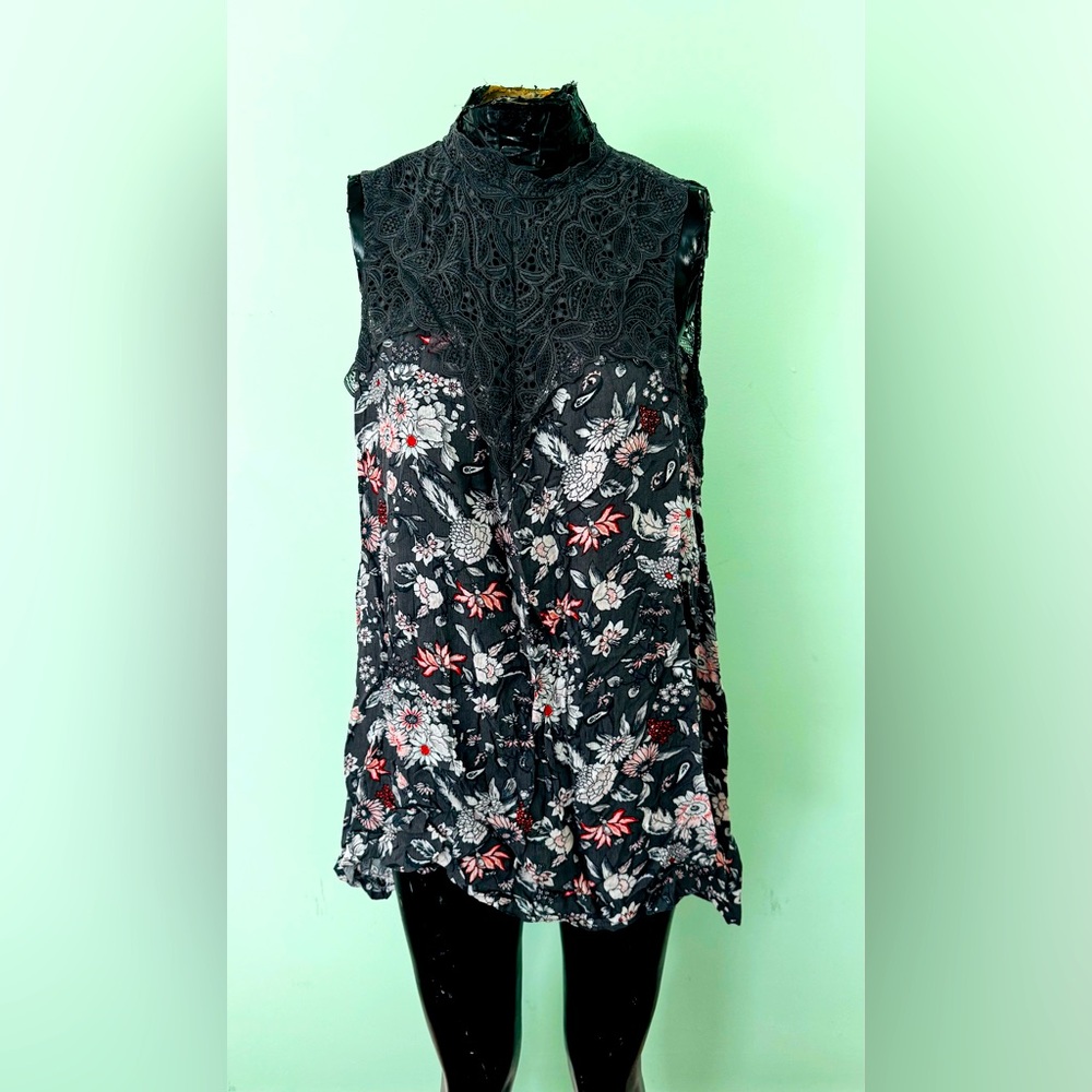 Torrid Lace & Floral sleeveless Top Sz. 00 (NWT)